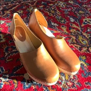 Free people clog